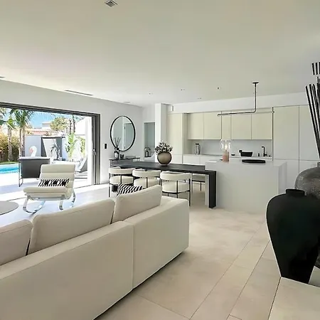 La Maison De La *