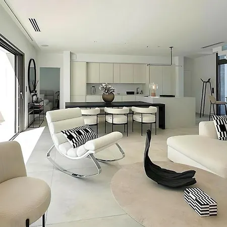 La Maison De La *